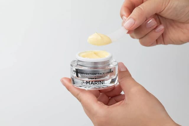 Jak dobrać kosmetyki do cery, by uniknąć problemów skórnych? Jak dobrać kosmetyki do cery, by uniknąć problemów skórnych?