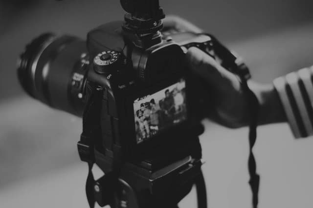 Umowa z modelką o dzieło czy zlecenie - uniknij kosztownych błędów Umowa z modelką o dzieło czy zlecenie - uniknij kosztownych błędów