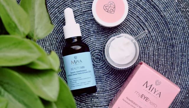 Miya olejkowe serum rewitalizujące do przesuszonej skóry – skuteczne nawilżenie Miya olejkowe serum rewitalizujące do przesuszonej skóry – skuteczne nawilżenie