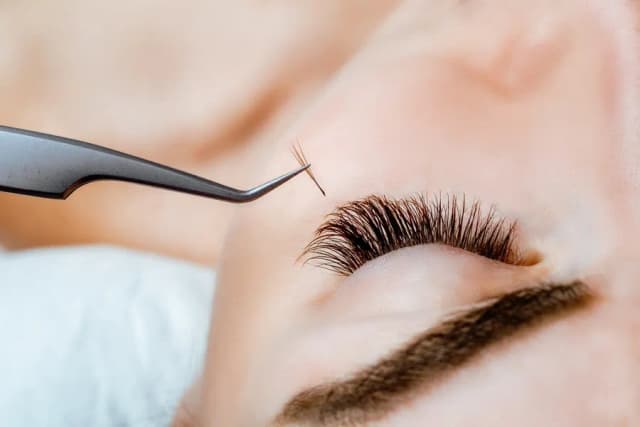 Sztuczne rzęsy jak naturalne – sekrety idealnego efektu bez wysiłku Sztuczne rzęsy jak naturalne – sekrety idealnego efektu bez wysiłku