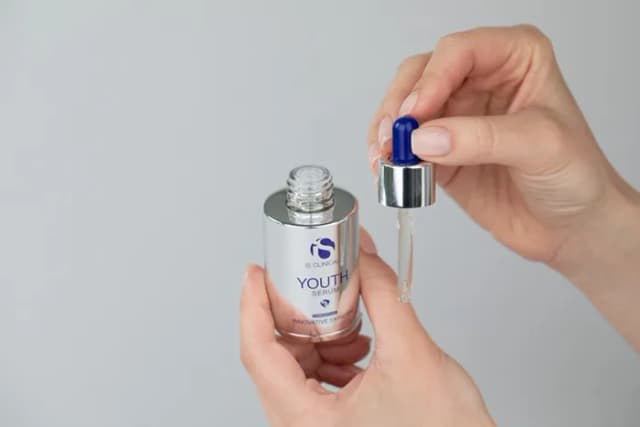 Jakie serum na trądzik wybrać, by skutecznie zwalczyć problemy skórne? Jakie serum na trądzik wybrać, by skutecznie zwalczyć problemy skórne?