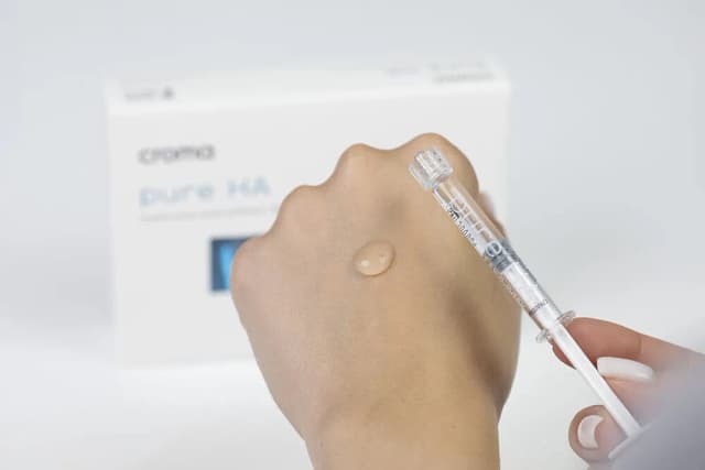 Retinol czy kwas hialuronowy - który składnik lepiej nawilża skórę? Retinol czy kwas hialuronowy - który składnik lepiej nawilża skórę?